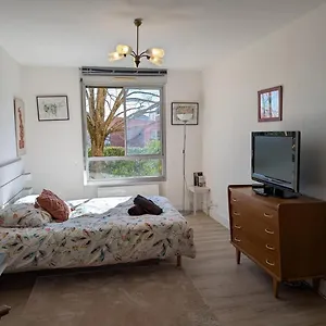 studio-calme-cite-de-lespace-cote-pavee.midi-pyreneeshotels.com/